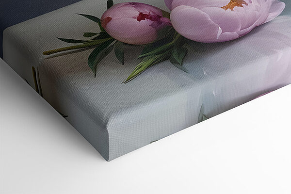 Vase mit Blumen auf einem Tisch Vase mit Blumen auf einem Tisch