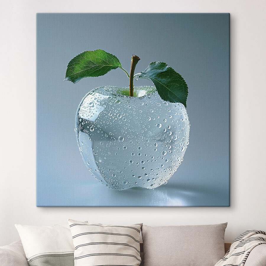 Klarer Apfel mit Wassertropfen darauf