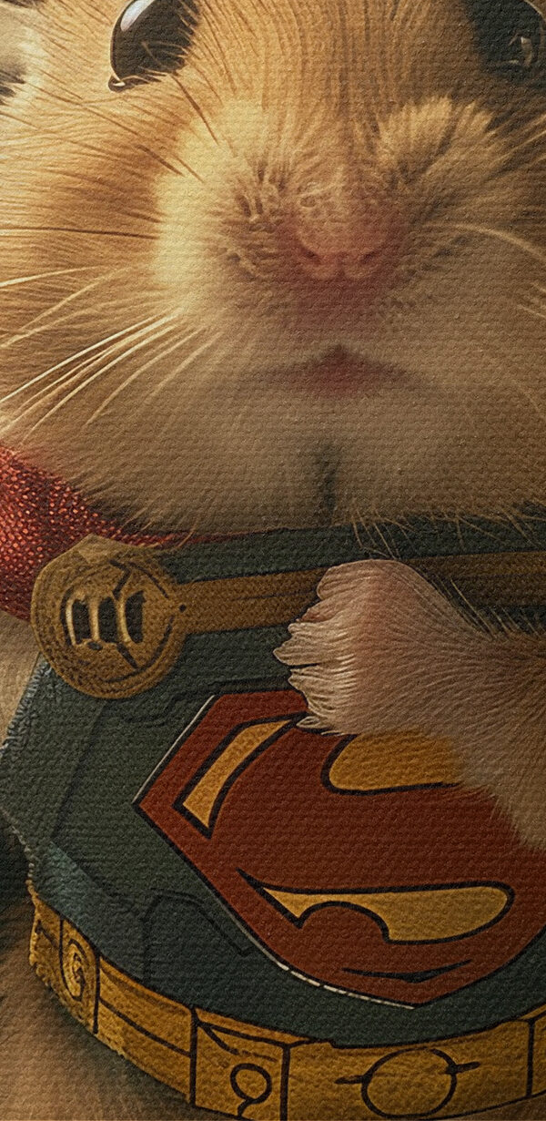 Hamster mit einem Umhang und einem Hammer in der Hand Hamster mit einem Umhang und einem Hammer in der Hand