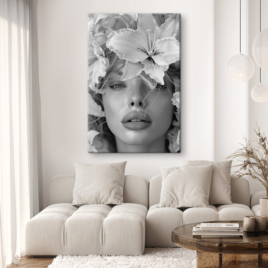 Frau mit Blumen auf dem Kopf
