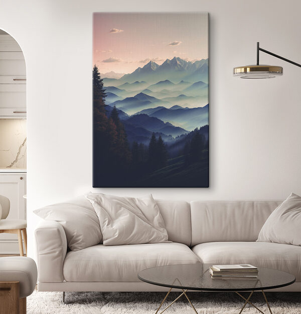 Bergkette mit Bäumen und Wolken Bergkette mit Bäumen und Wolken