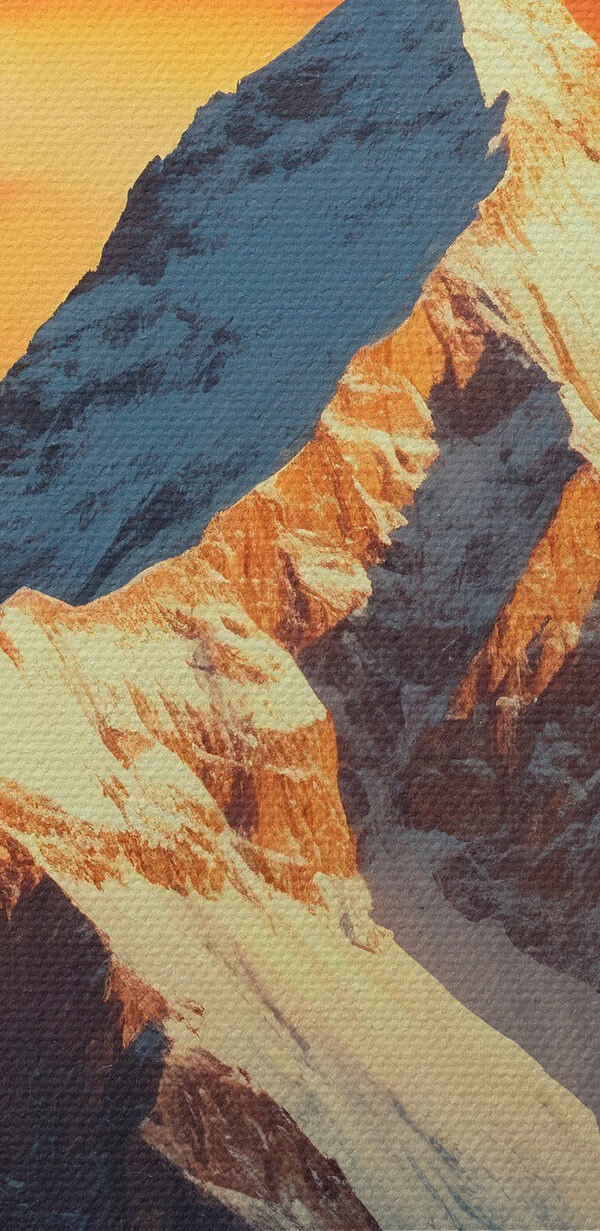 Berg mit Schnee auf dem Gipfel Berg mit Schnee auf dem Gipfel