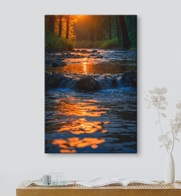 Fluss mit Felsen und Bäumen im Hintergrund Fluss mit Felsen und Bäumen im Hintergrund