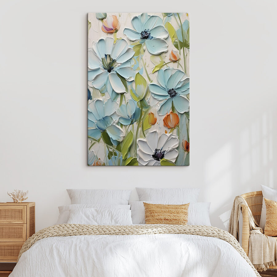 Gemälde mit Blumen an einer Wand