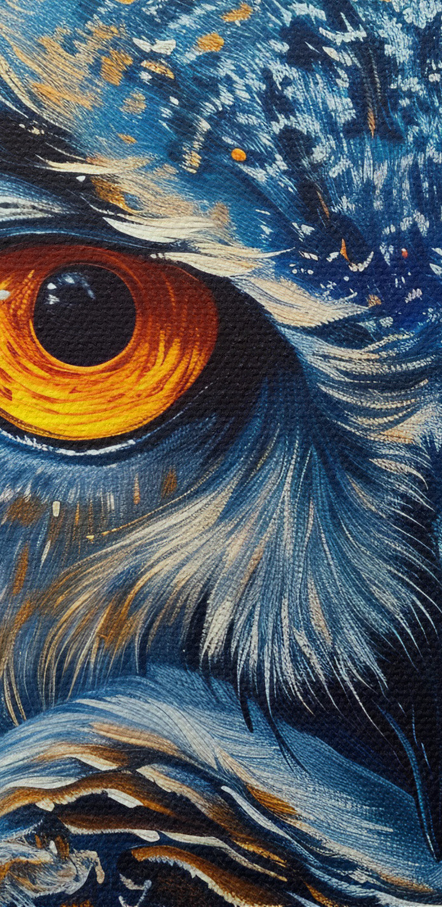 Eine Eule mit orangefarbenen Augen