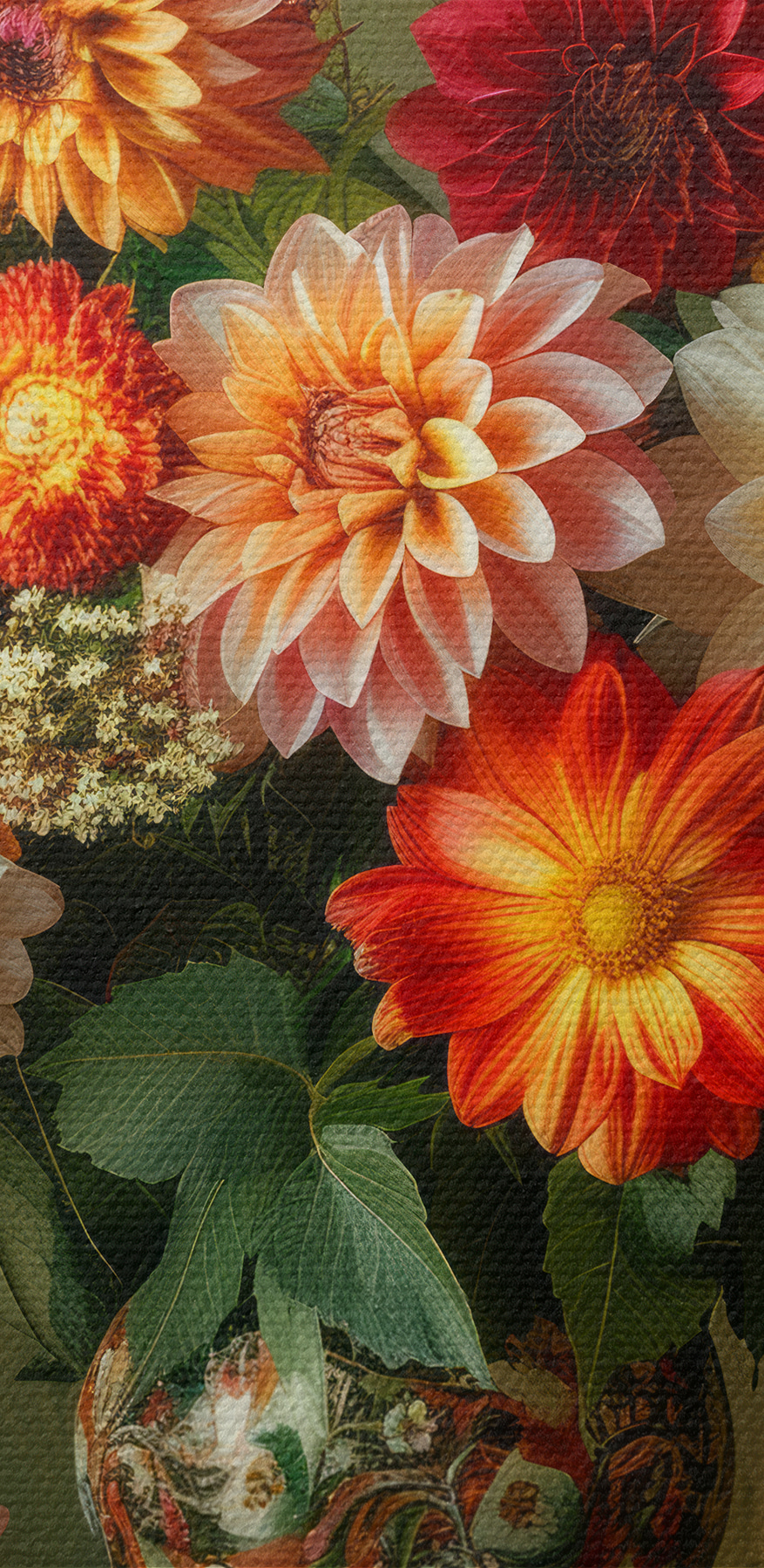 Vase mit Blumen auf einem Tisch