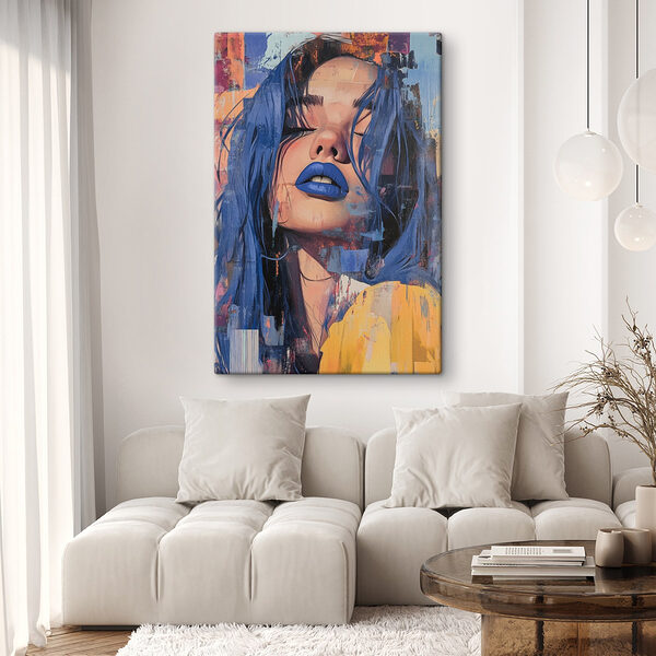 Frau mit blauem Haar und blauem Lippenstift Frau mit blauem Haar und blauem Lippenstift