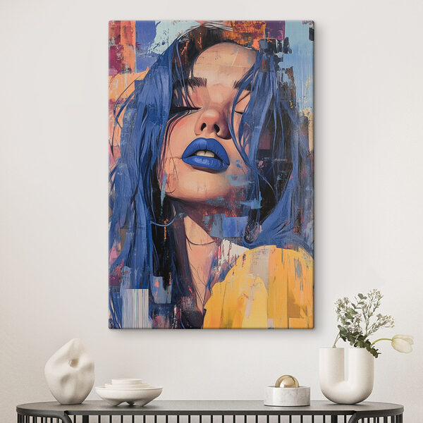 Frau mit blauem Haar und blauem Lippenstift Frau mit blauem Haar und blauem Lippenstift