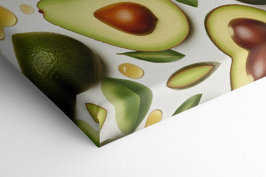 Avocados und Avocados mit Blättern und Wassertropfen
