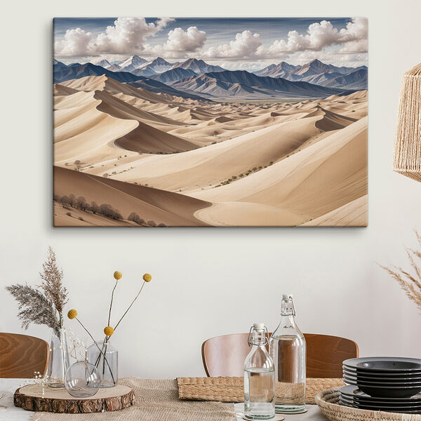 Große Sandhügel mit Bergen im Hintergrund Große Sandhügel mit Bergen im Hintergrund