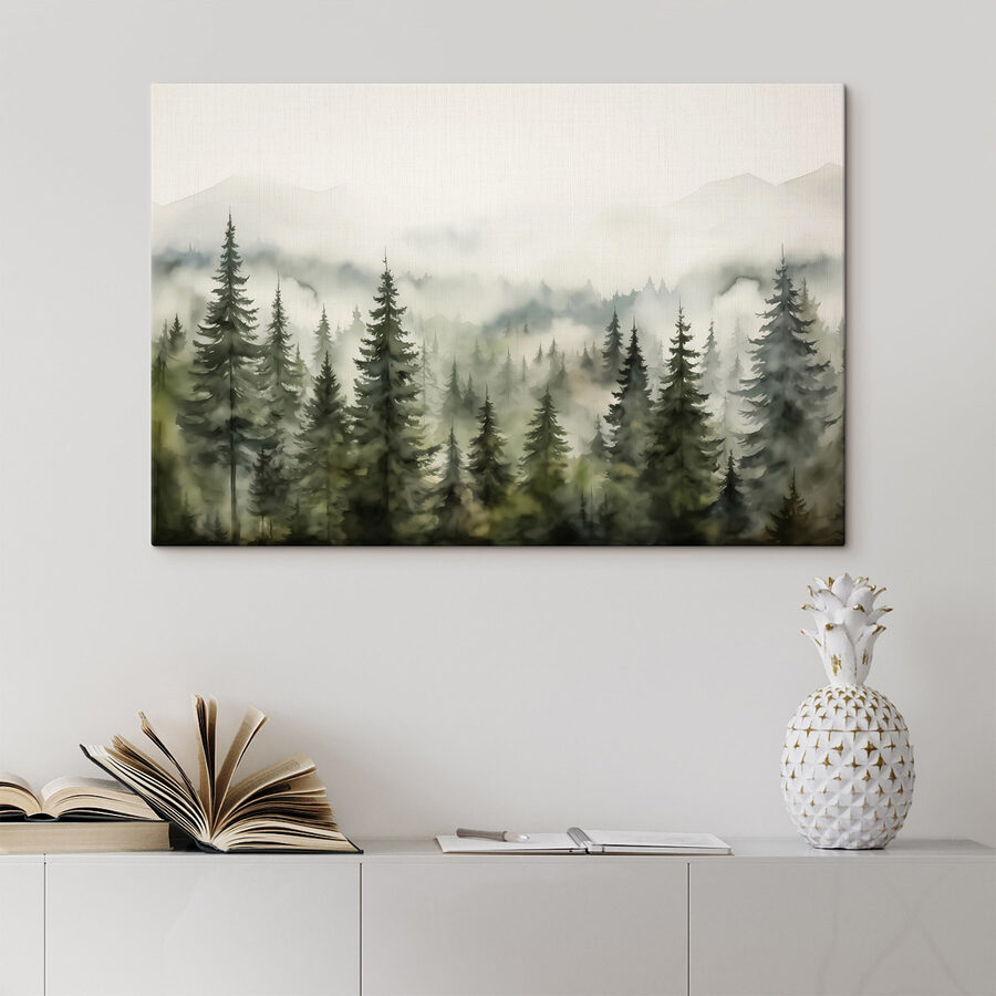 Nebliger Wald mit Bäumen