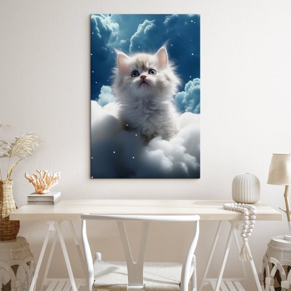 Katze auf einer Wolke sitzend Katze auf einer Wolke sitzend