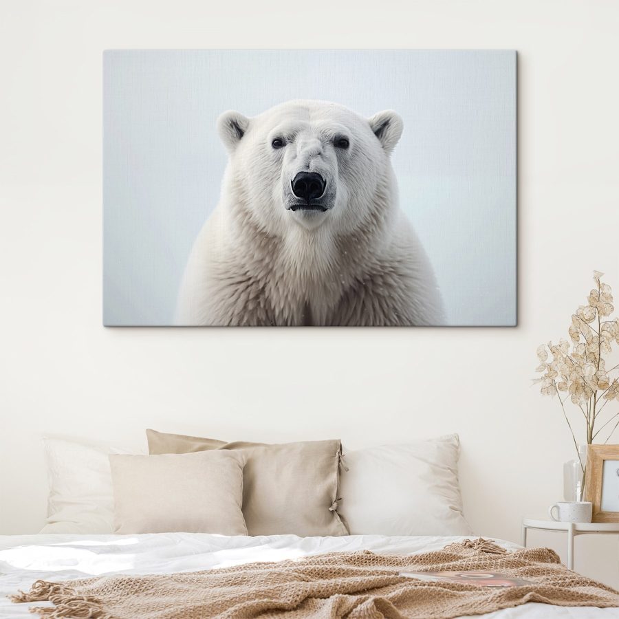 Eisbär schaut in die Kamera