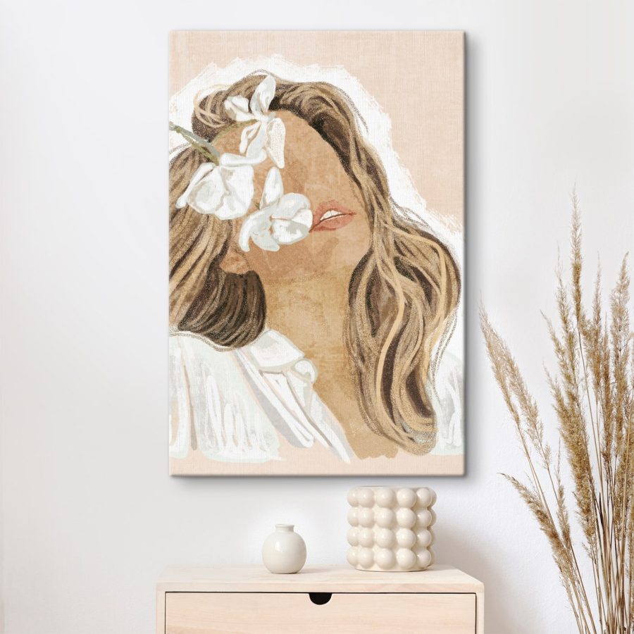 Frau mit Blumen im Haar