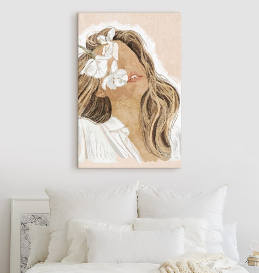 Frau mit Blumen im Haar