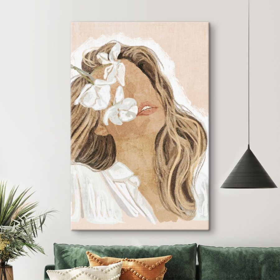 Frau mit Blumen im Haar