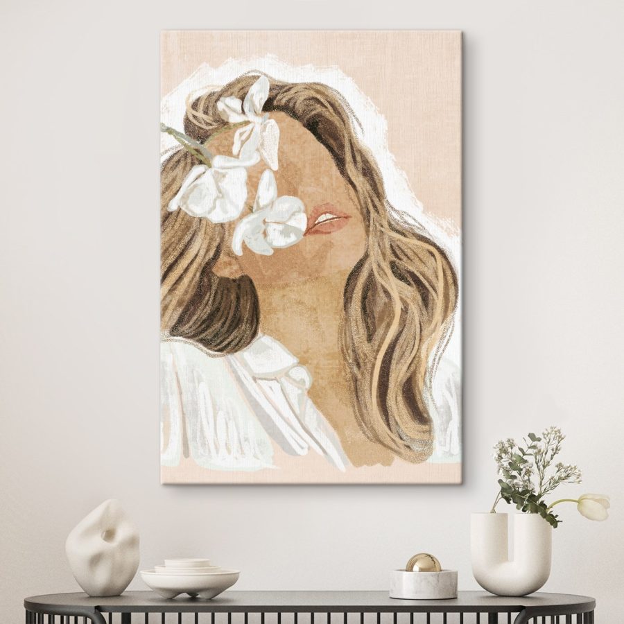 Frau mit Blumen im Haar
