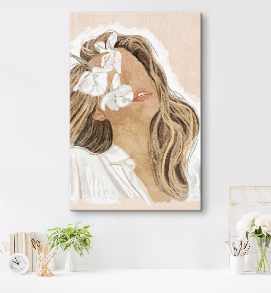 Frau mit Blumen im Haar