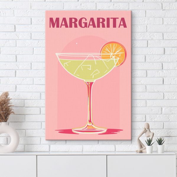 Glas mit einem Getränk und einer Orangenscheibe Glas mit einem Getränk und einer Orangenscheibe