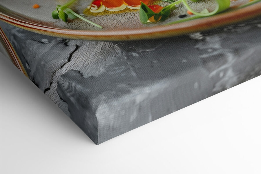 Teller mit Essen auf einem Tisch