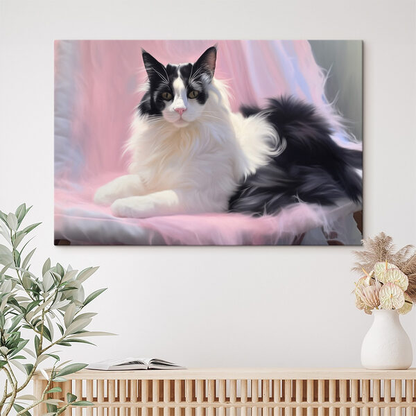 Schwarze und weiße Katze auf einer rosa Decke liegend Schwarze und weiße Katze auf einer rosa Decke liegend