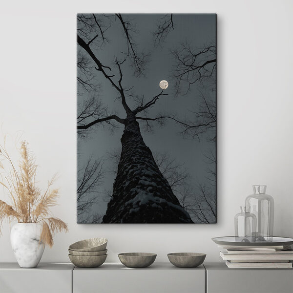 Baum mit dem Mond im Hintergrund Baum mit dem Mond im Hintergrund