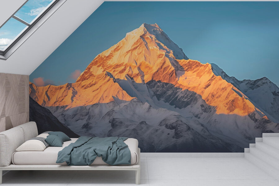 Berg mit Schnee darauf