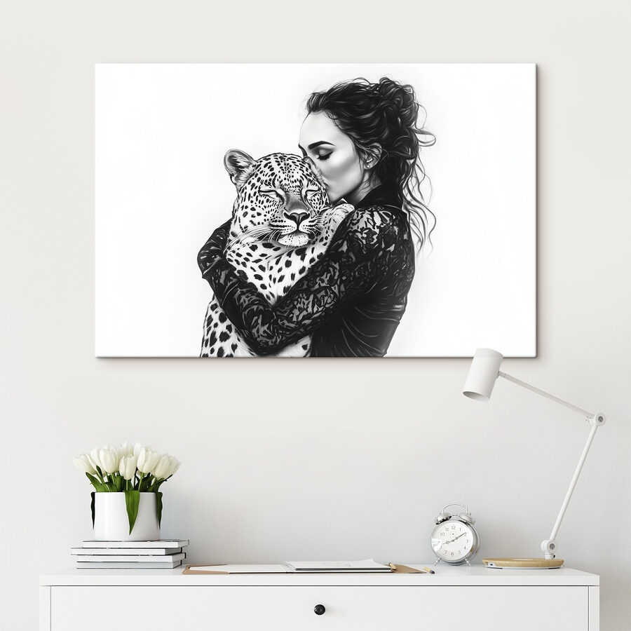 Frau, die einen Leoparden umarmt