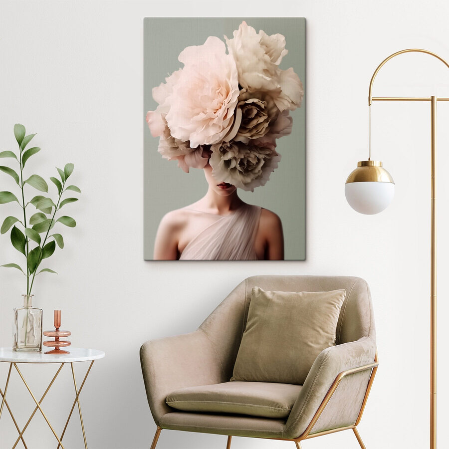 Frau mit Blumen auf dem Kopf