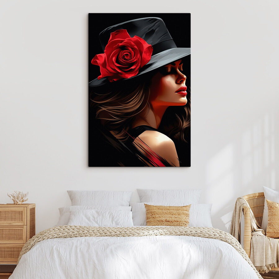 Frau mit einer Rose in ihrem Hut