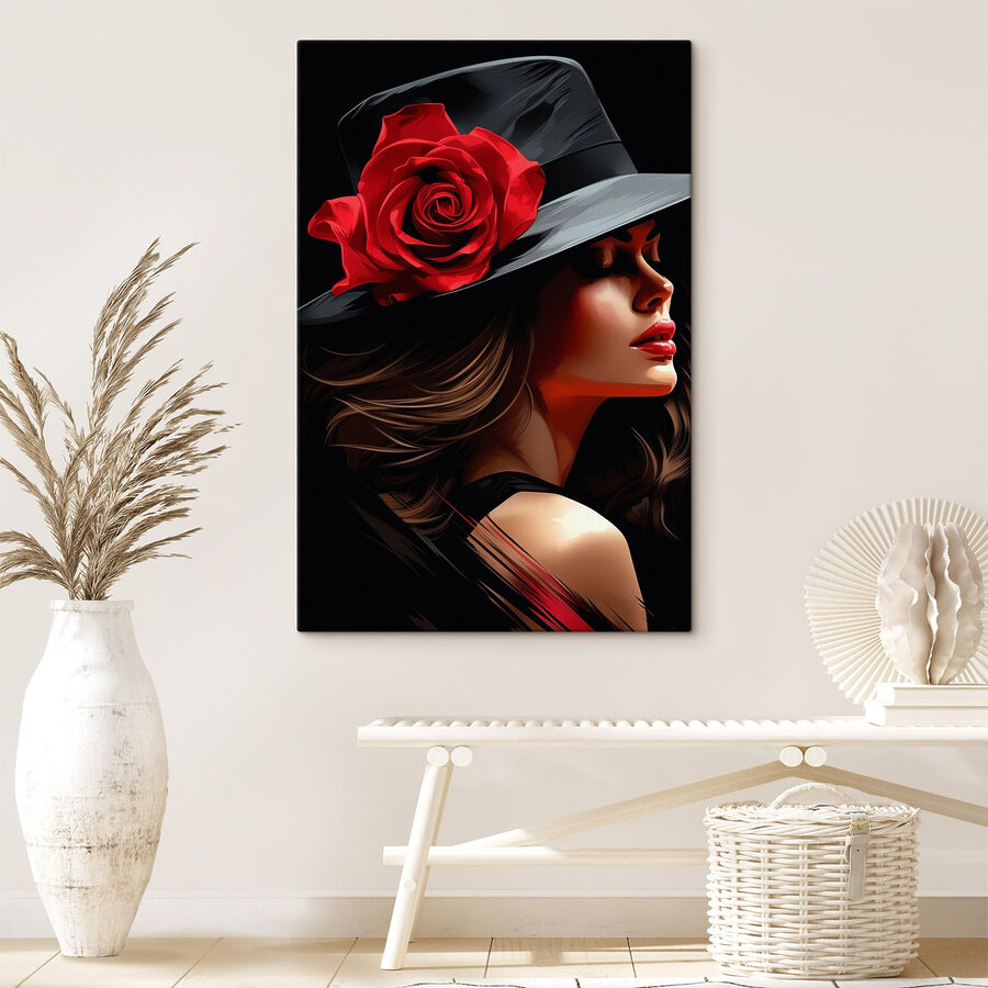 Frau mit einer Rose in ihrem Hut