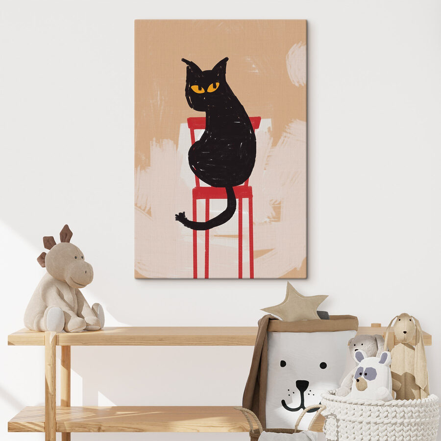 Schwarze Katze sitzt auf einem roten Stuhl