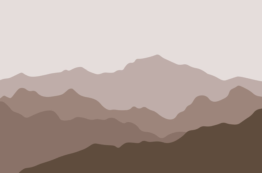 Bergkette mit grauem Himmel