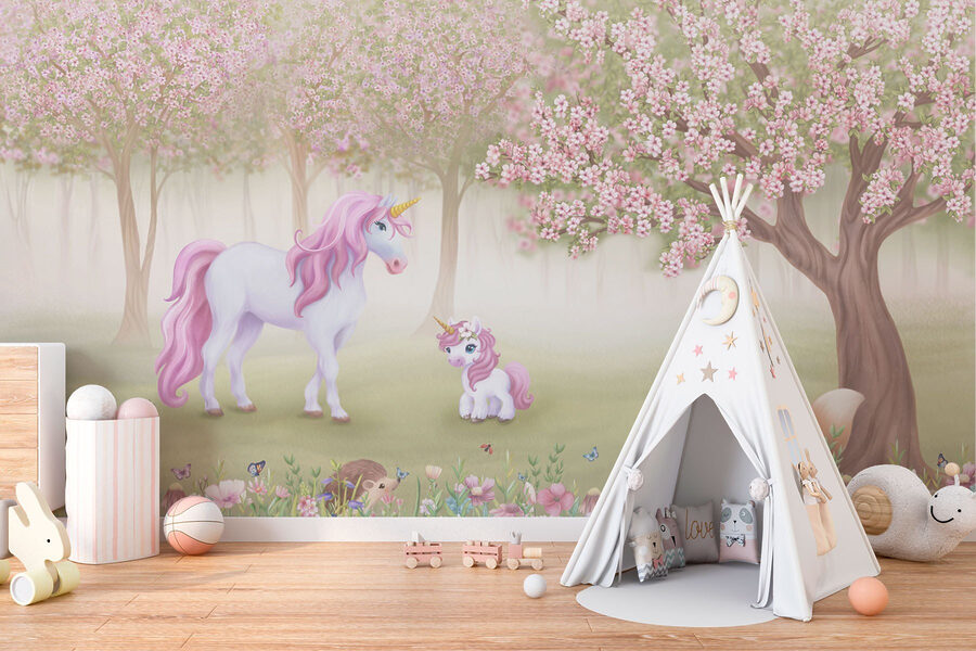 Ein Einhorn und ein Eichhörnchen im Wald Ein Einhorn und ein Eichhörnchen im Wald