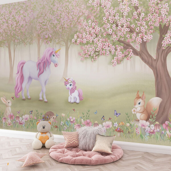 Ein Einhorn und ein Eichhörnchen im Wald Ein Einhorn und ein Eichhörnchen im Wald