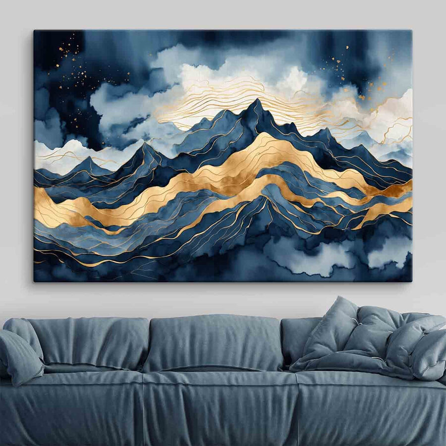 Majestätische Berge unter einem wolkenverhangenen Himmel