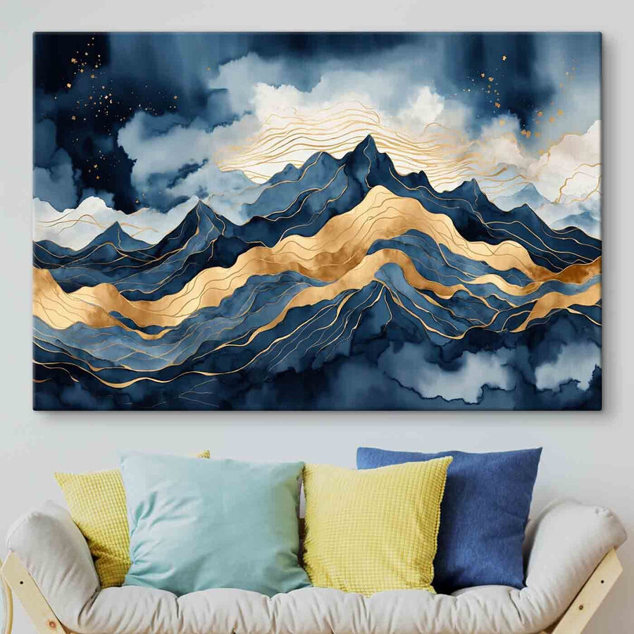 Majestätische Berge unter einem wolkenverhangenen Himmel