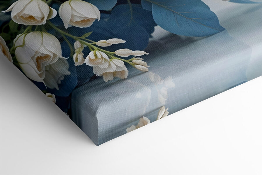 Blumenstrauß aus weißen und blauen Blumen