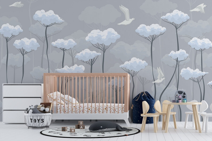 Vögel fliegen in den Wolken