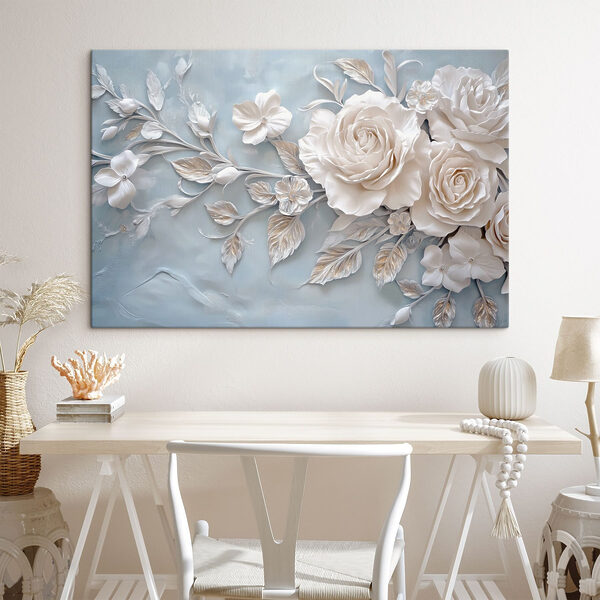 Weiße Blüten und Blätter auf einer blauen Fläche Weiße Blüten und Blätter auf einer blauen Fläche