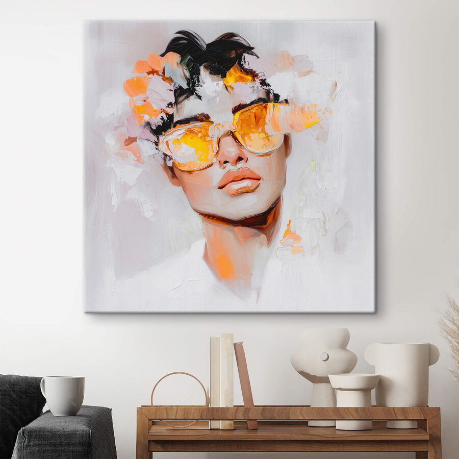 Mann mit Sonnenbrille und Blumen auf dem Kopf