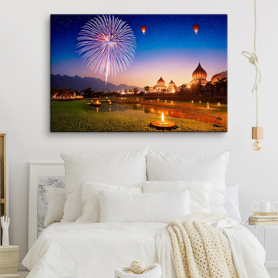 Feuerwerk am Himmel über einem Teich Feuerwerk am Himmel über einem Teich