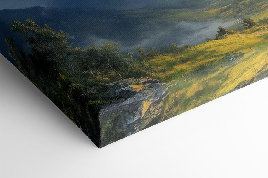 Landschaft mit Bergen und einem Tal mit Wolken und Sonne Landschaft mit Bergen und einem Tal mit Wolken und Sonne