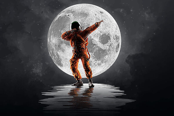 Mann im orangefarbenen Anzug vor einem Vollmond stehend Mann im orangefarbenen Anzug vor einem Vollmond stehend