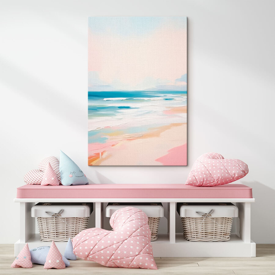 Strand mit Wellen und Sand