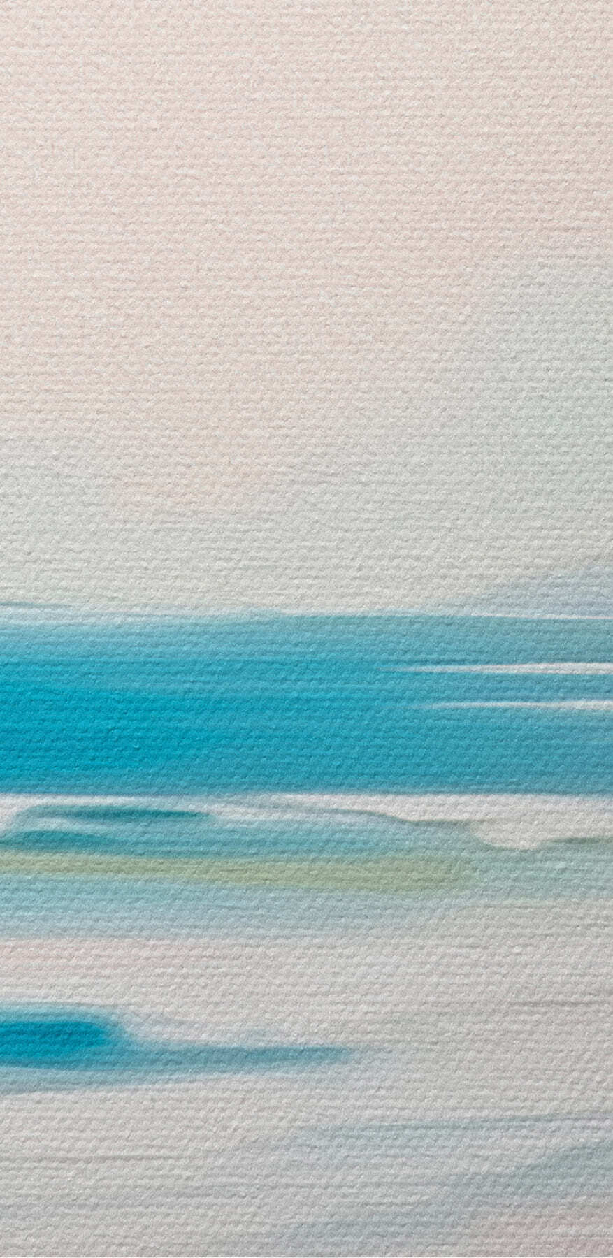 Strand mit Wellen und Sand