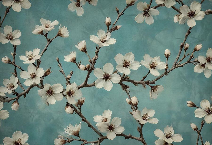 Tanzende Blüten vor blauem Hintergrund