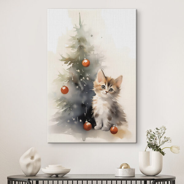 Katze neben einem Weihnachtsbaum Katze neben einem Weihnachtsbaum