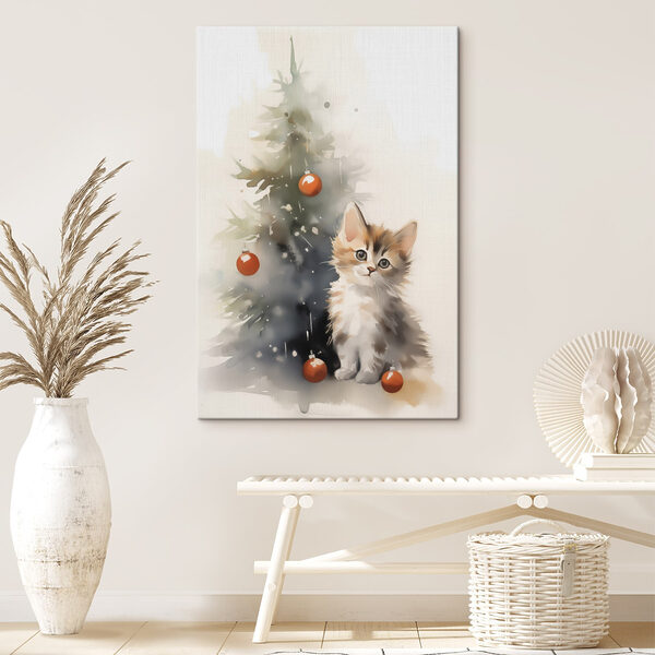 Katze neben einem Weihnachtsbaum Katze neben einem Weihnachtsbaum