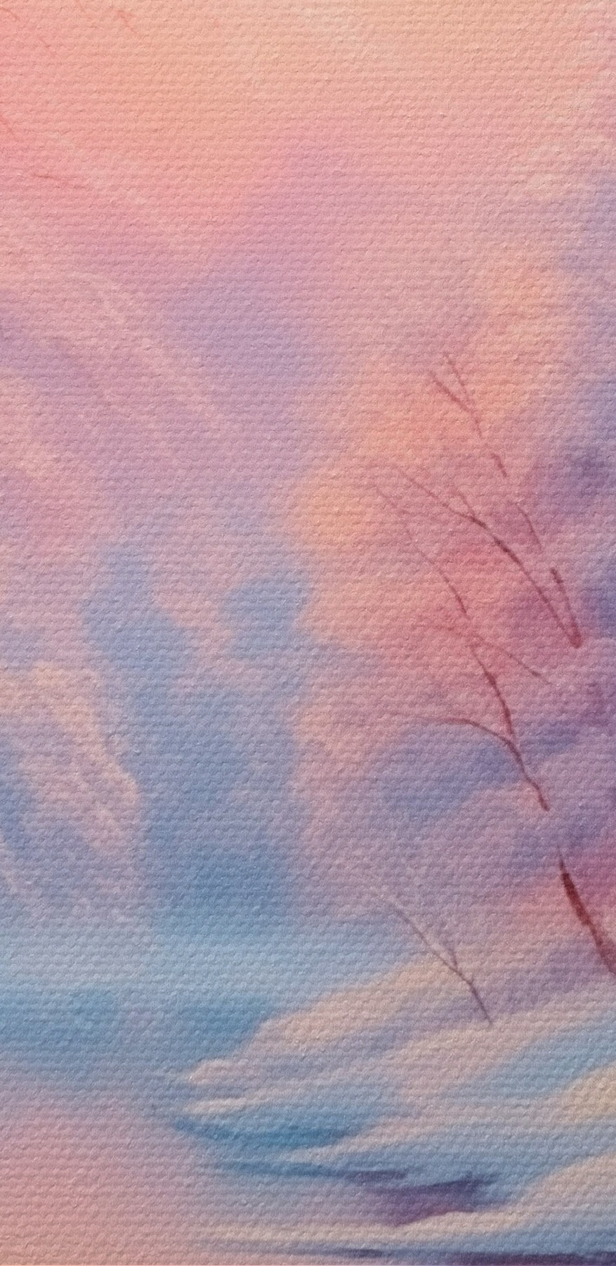 Fluss mit schneebedeckten Bäumen und einem rosa Sonnenuntergang
